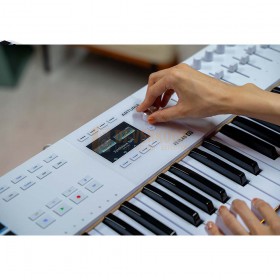 Arturia KeyLab 49 MK3 White - De ultieme MIDI-controller voor studio en live performances detail