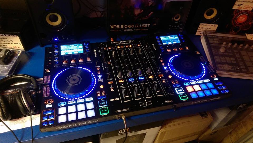 Denon DJ MCX8000 in de Showroom